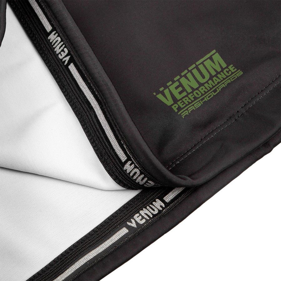 venum signature rashguard - lange mouwen - zwartkaki - exclusief