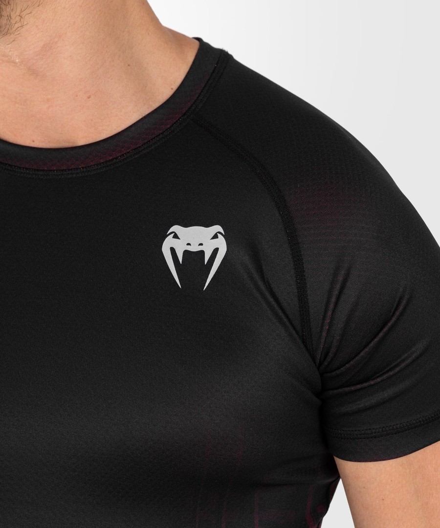 ufc venum performance institute 2.0 rashguard met korte mouwen voor heren - zwartrood