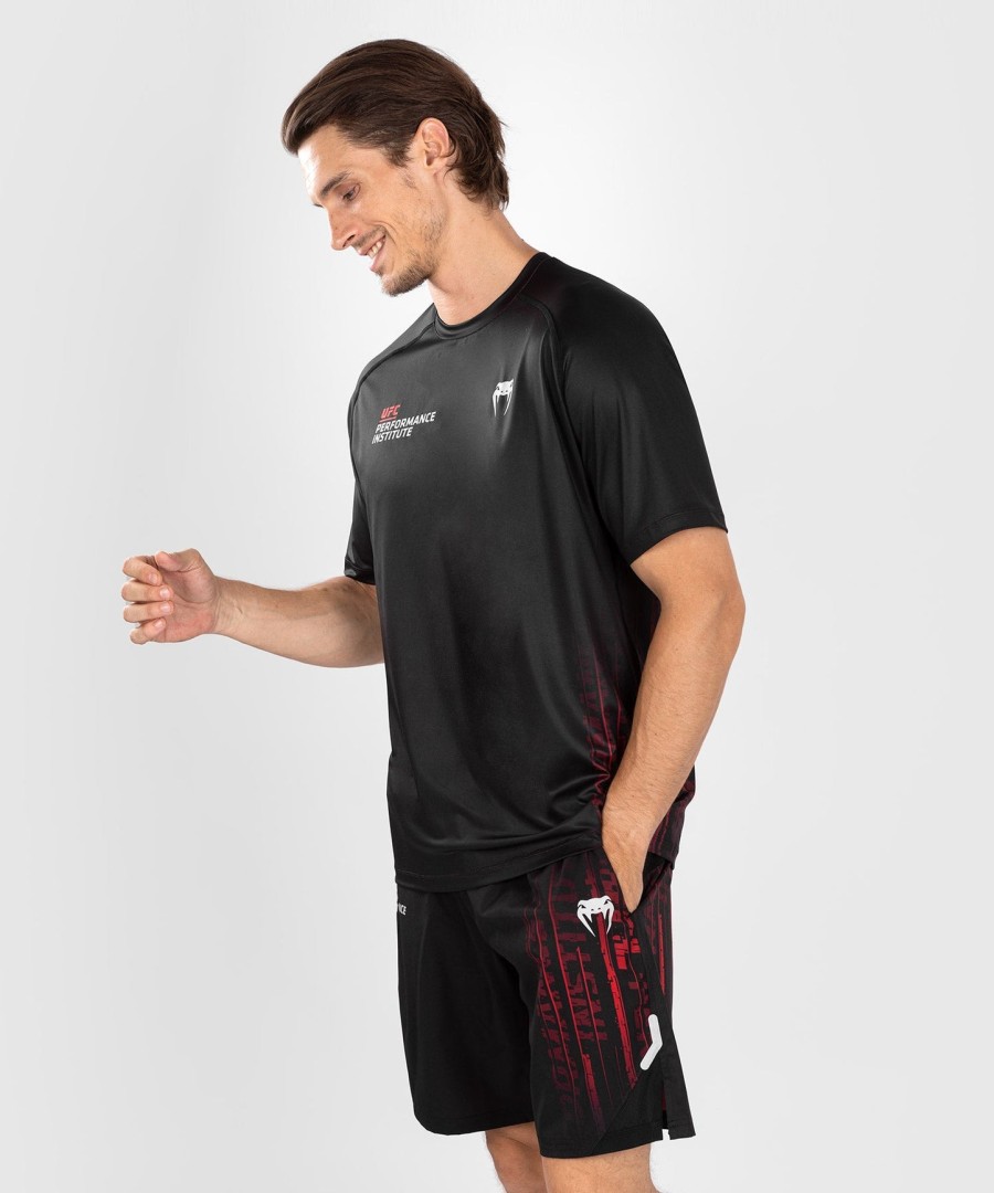 ufc venum performance institute 2.0 dry-tech shirt voor heren - zwartrood