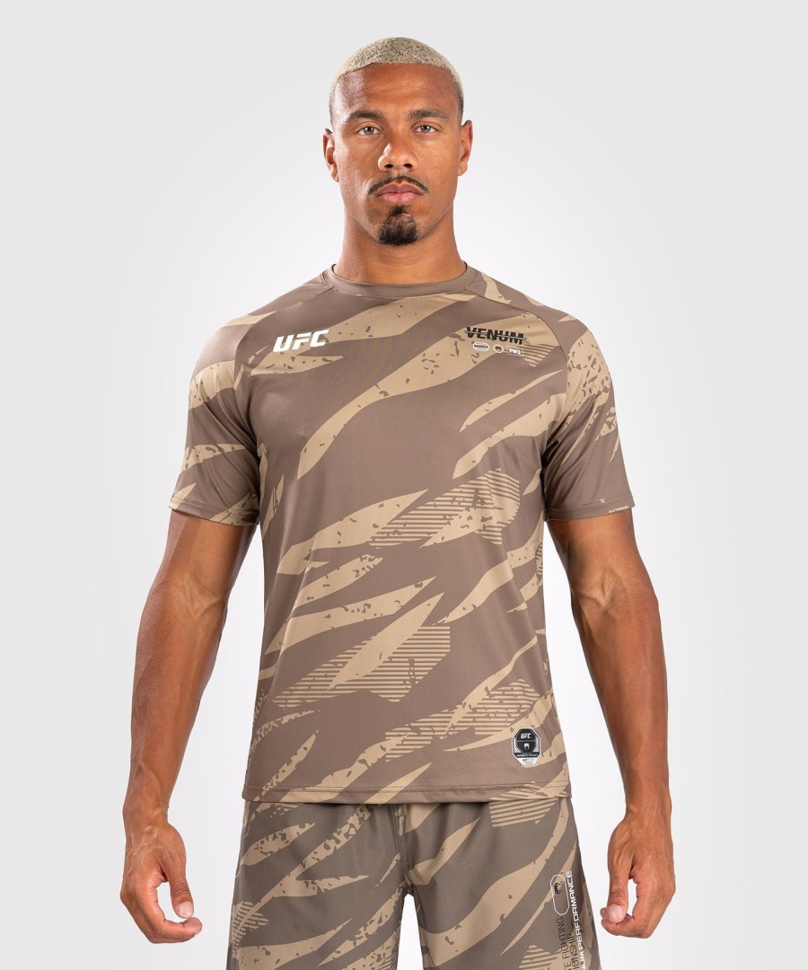 ufc adrenaline by venum heren fight week dry-tech t-shirt - desert camo