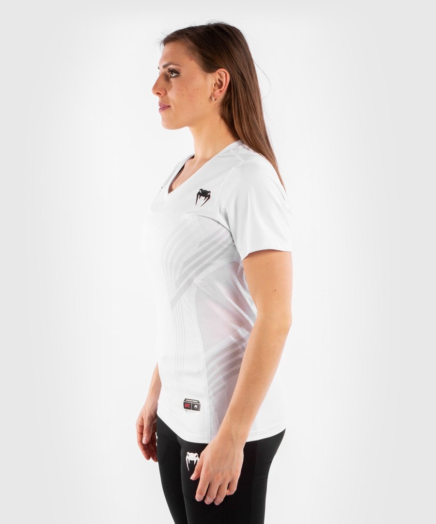 ufc venum gepersonaliseerd authentiek fight night dames walkout-shirt - wit