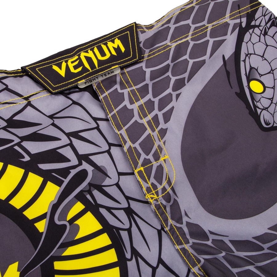 venum snaker fightshorts - zwartgeel