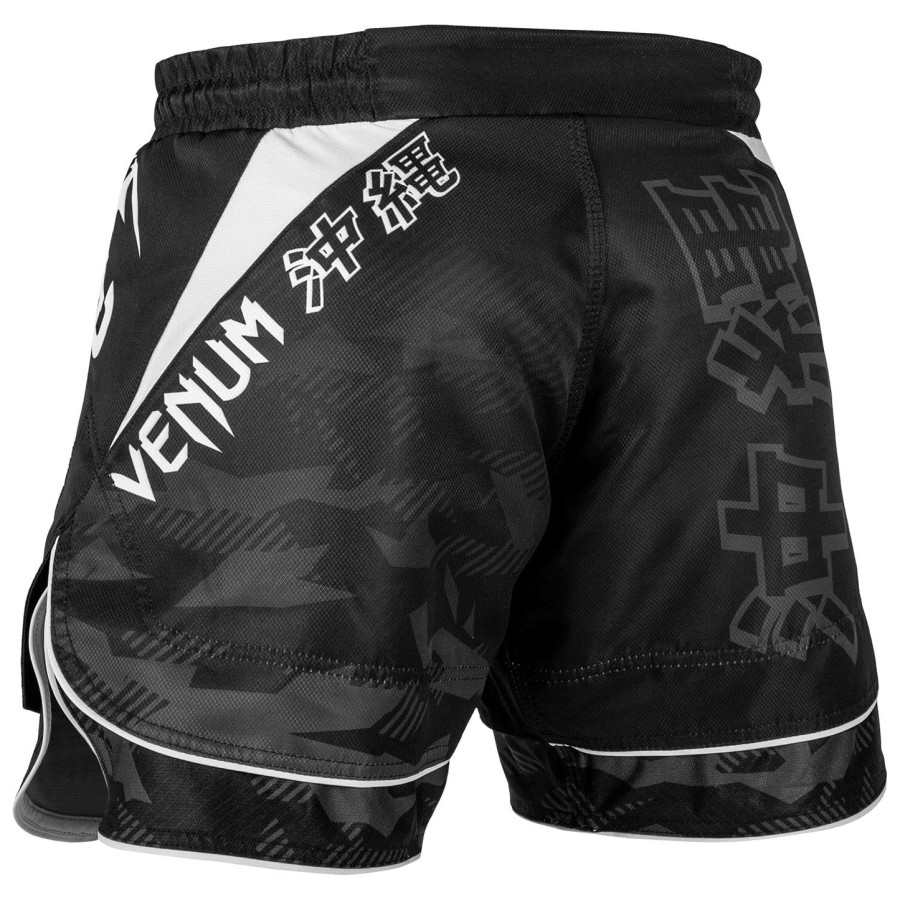 venum okinawa 2.0 fightshorts - zwartwit