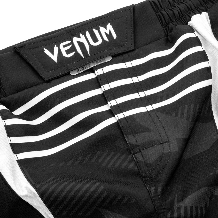 venum okinawa 2.0 fightshorts - zwartwit