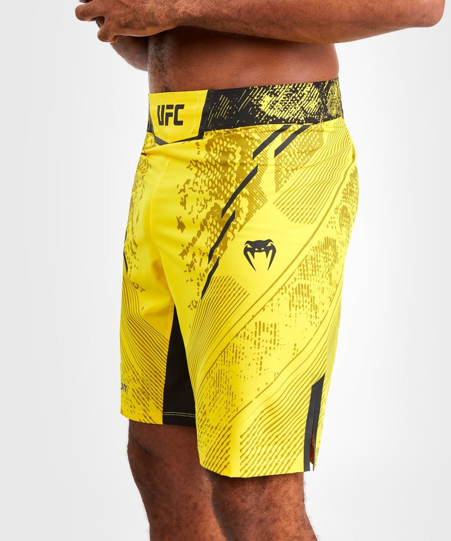 ufc adrenaline by venum gepersonaliseerde authentieke fight night heren vechtshort - lange pasvorm - geel