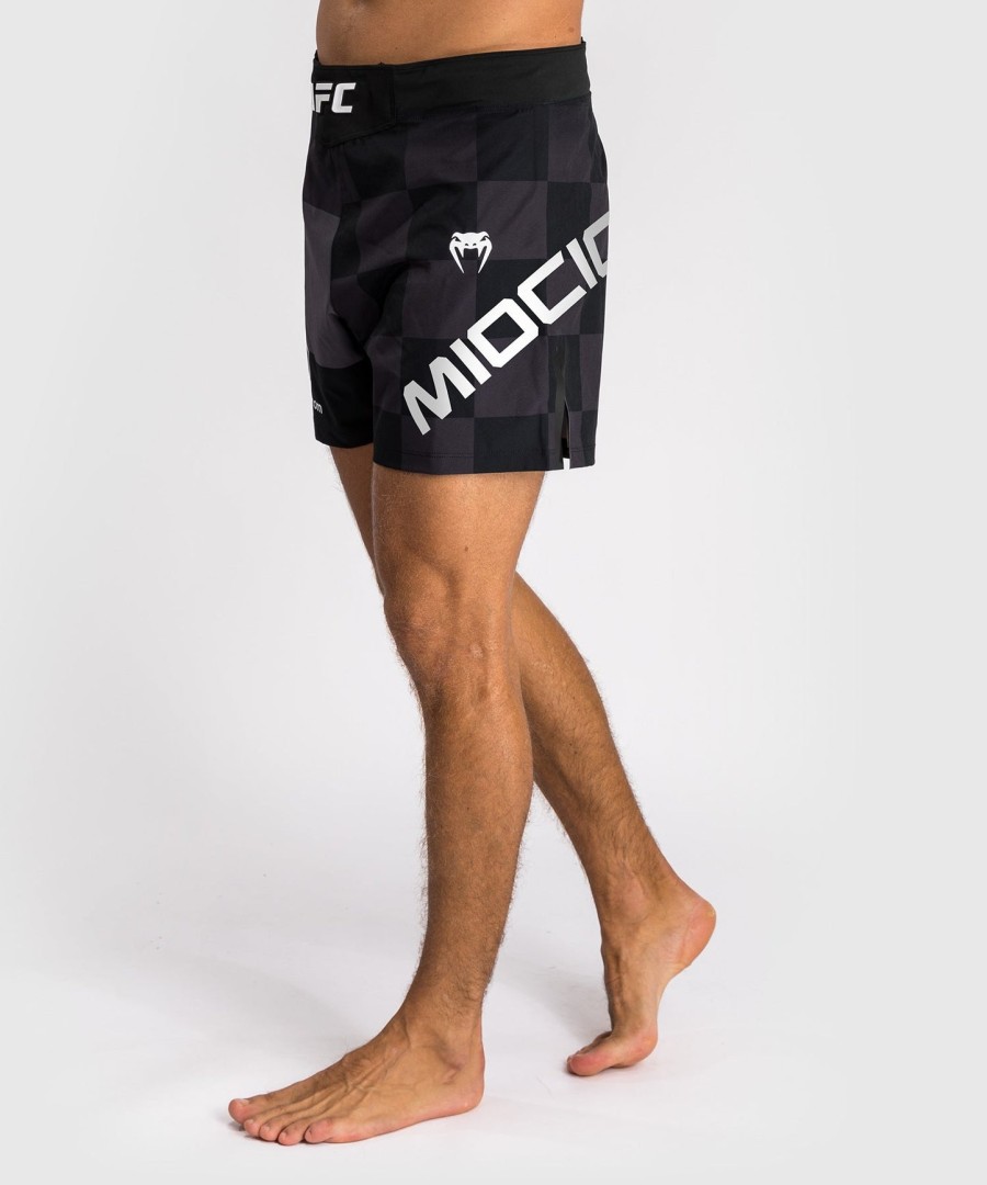 mannen ufc ongeëvenaard door venum black stipe miocic korte fit fight korte