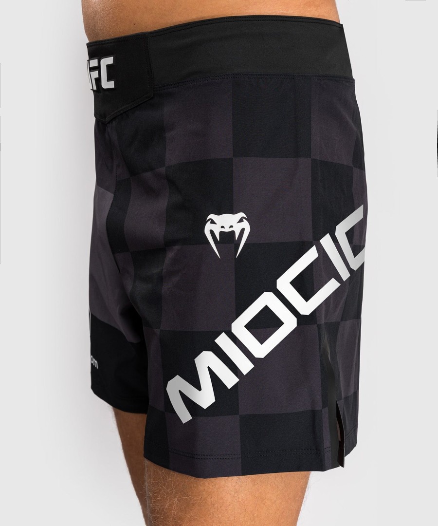 mannen ufc ongeëvenaard door venum black stipe miocic korte fit fight korte