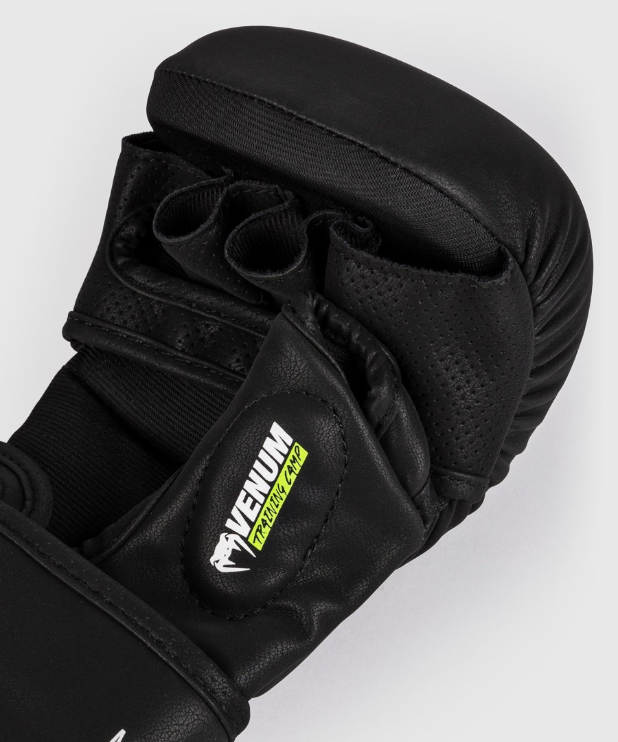 venum training camp 4.0 sparringhandschoenen - zwartneogroen