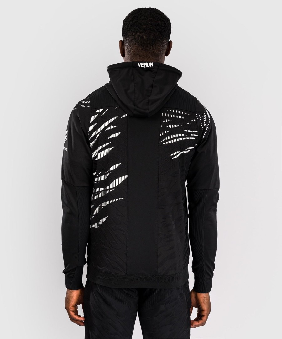 ufc fusion by venum authentic fight night men walkout hoodie - zwart
