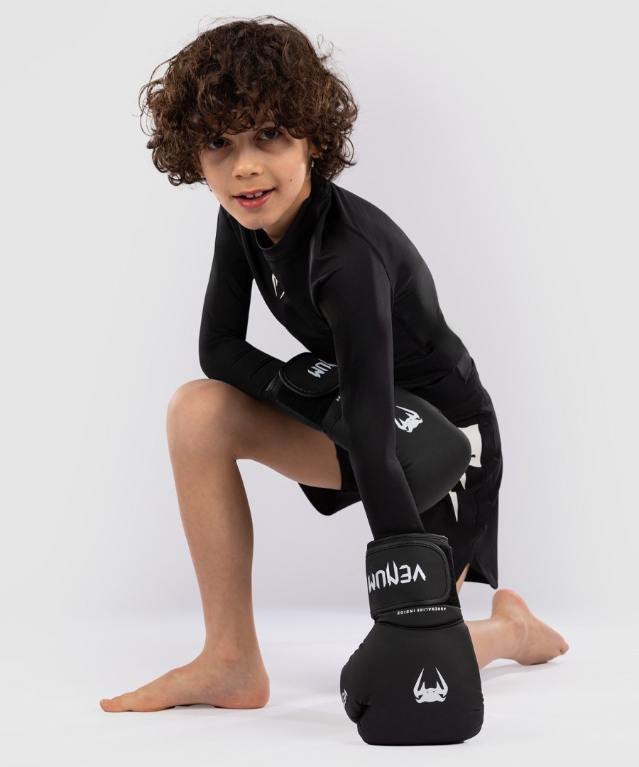 venum light kids fight shorts - zwart