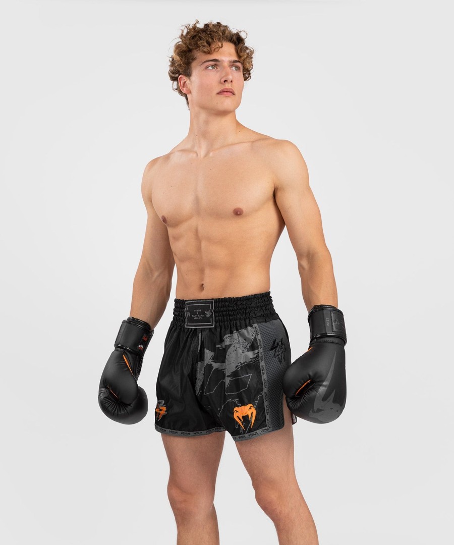 venum s47 muay thai short - zwartoranje
