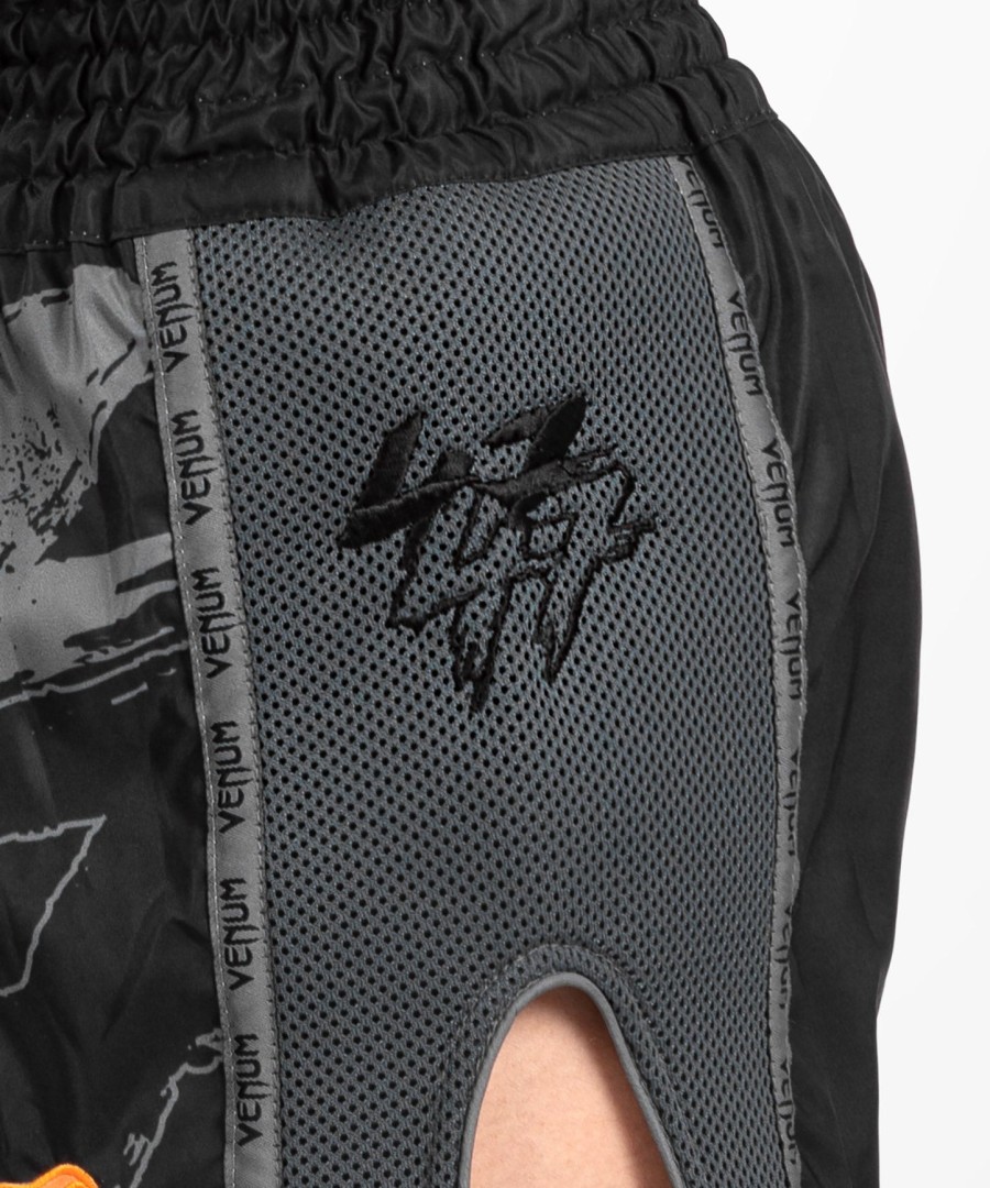 venum s47 muay thai short - zwartoranje