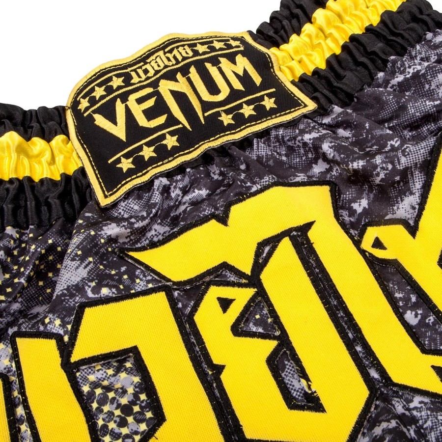 venum tramo muay thai shorts - zwartgeel