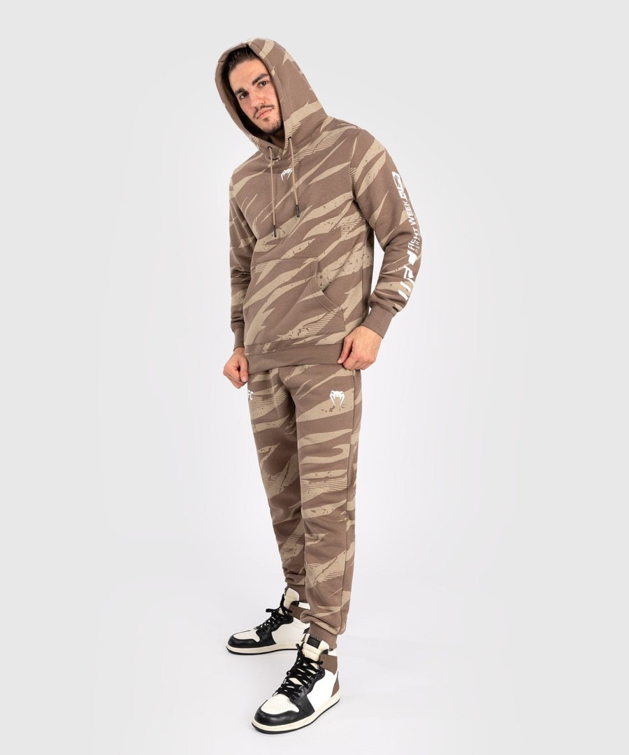 ufc adrenaline by venum fight week heren pullover hoodie - desert camo